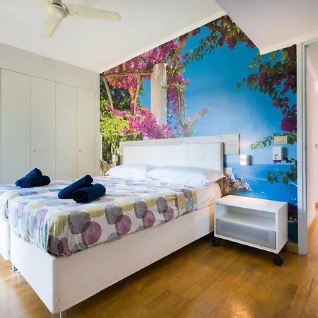 Apartamento Centrico Puerto Olimpico. Apartment *